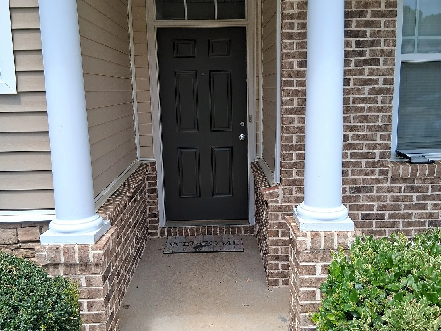 3 bed, 2.5 bath, 1348 sqft, $1,650 — Photo 2