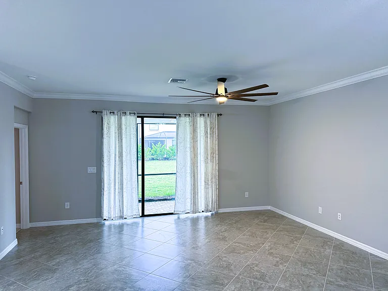 9444 Glenforest Dr — Photo 3