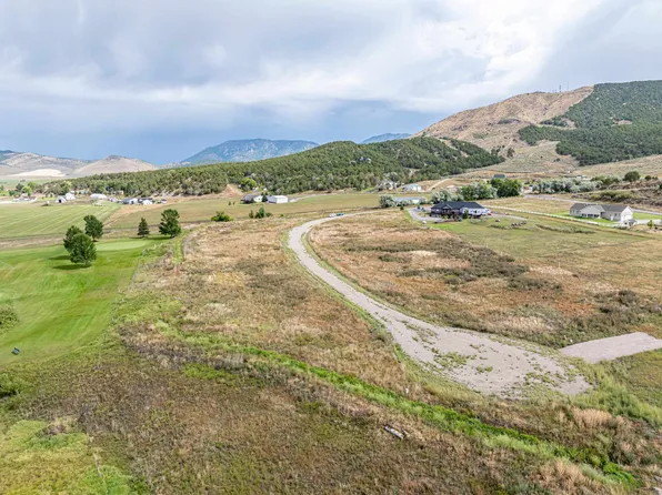 8 Glen Abbey Dr, Lava Hot Springs, ID 83246