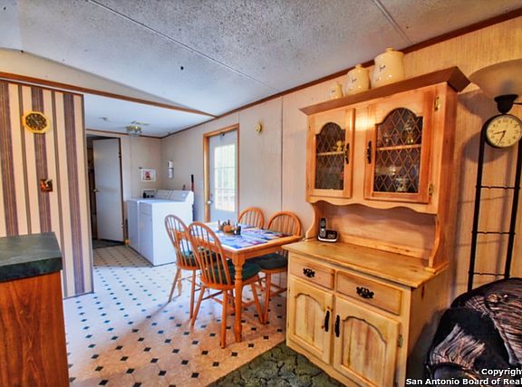 5th image of 320 Cinnamon Ln