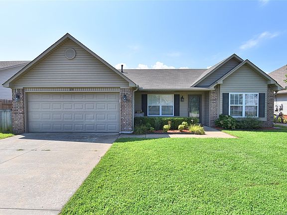 3rd image of 20 Fairlane Dr