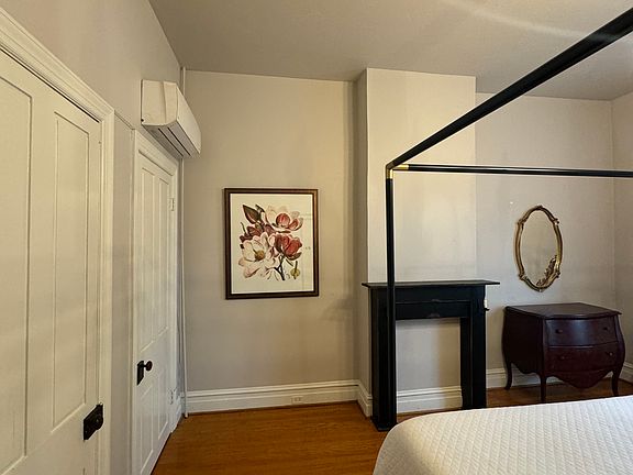 5th image of 124 Carlisle St APT 2