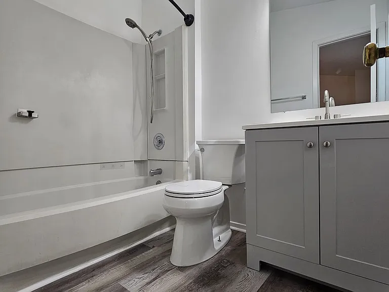 2401 Queen Anne Ct — Photo 13