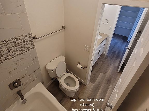 Top floor bathroom (shared)