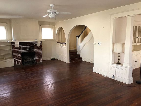 Living w/ Fireplace