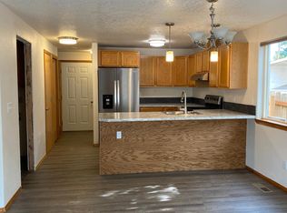 1021 High St APT A, Gladstone, OR 97027