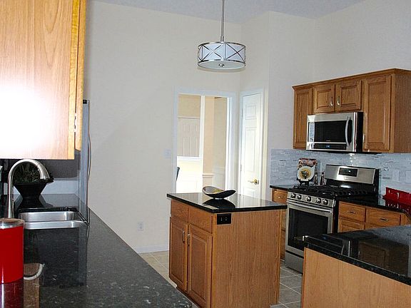 3rd image of 2862 Redfield Dr