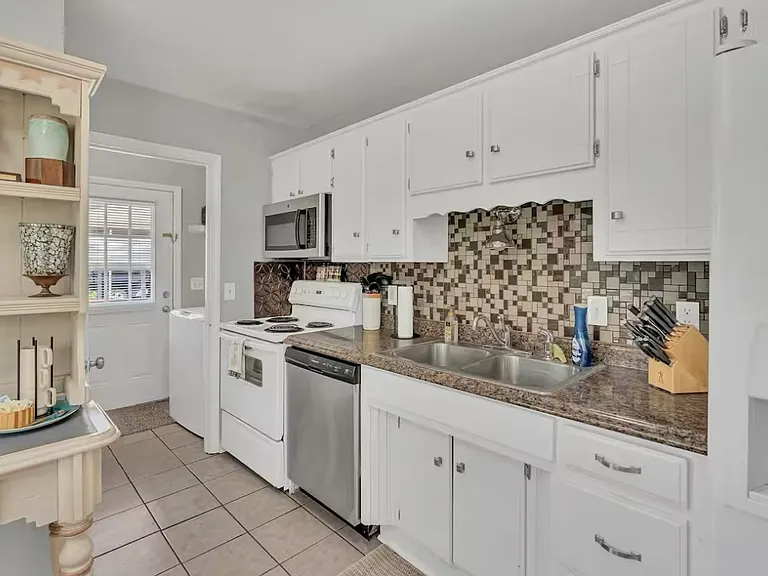 311 Elizabeth Ct — Photo 19