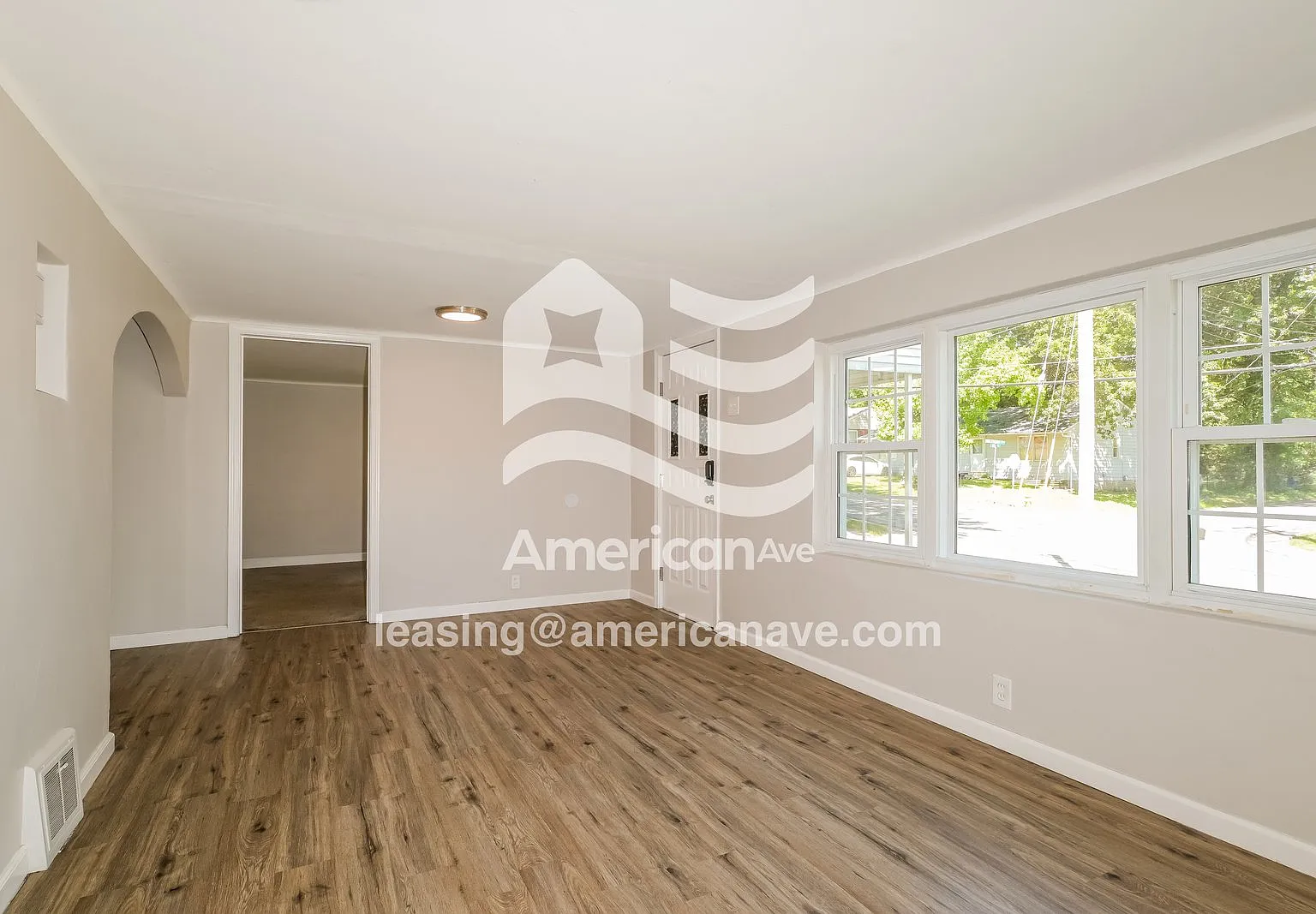 3 bed, 1.0 bath, 976 sqft, $1,286 — Photo 3