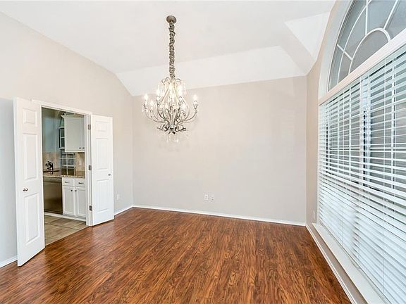 4th image of 1633 Waterford Dr