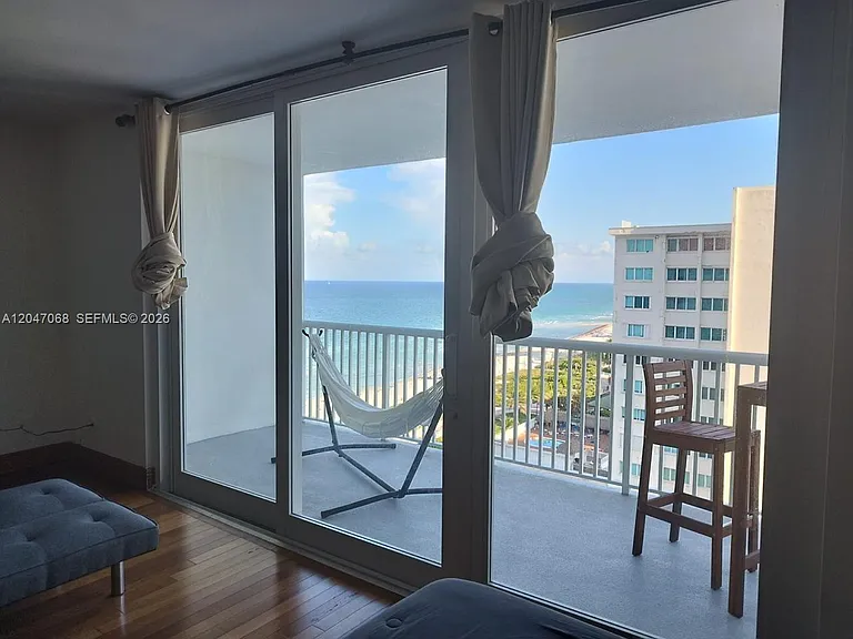 5401 Collins Ave #1110 — Photo 33