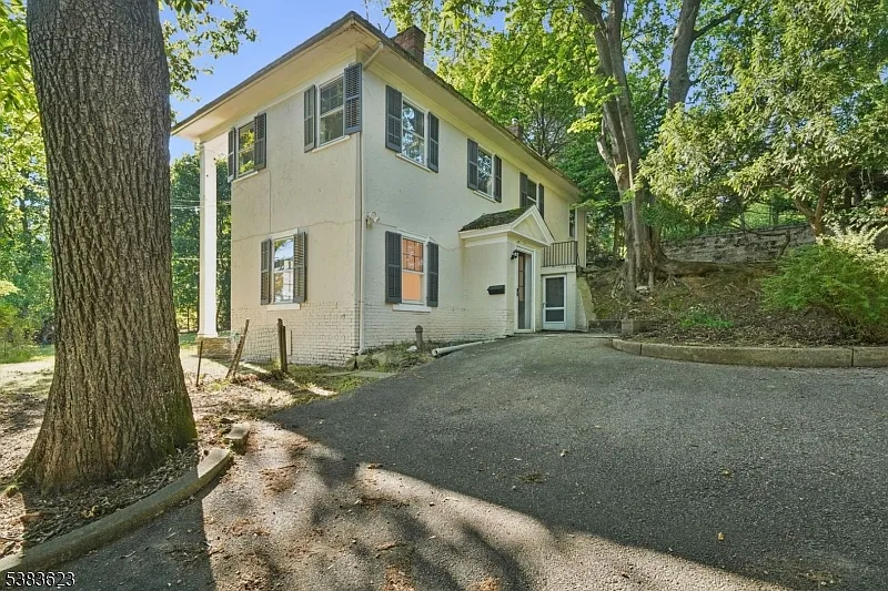 3 bed, 1.0 bath, $3,750 — Photo 2