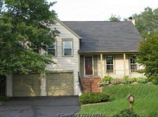 13719 Southernwood Ct, Chantilly, VA 20151