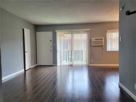 3rd image of 204 N Manhattan Pl APT 3
