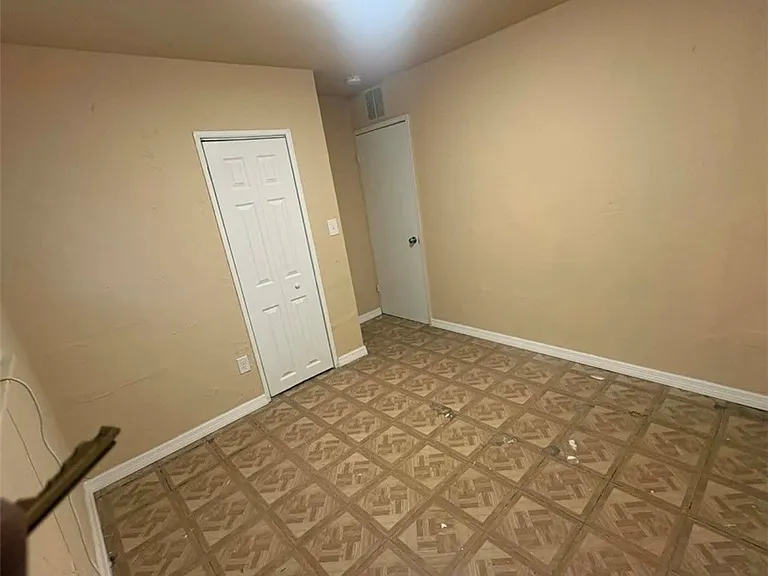 227 Maria St — Photo 11