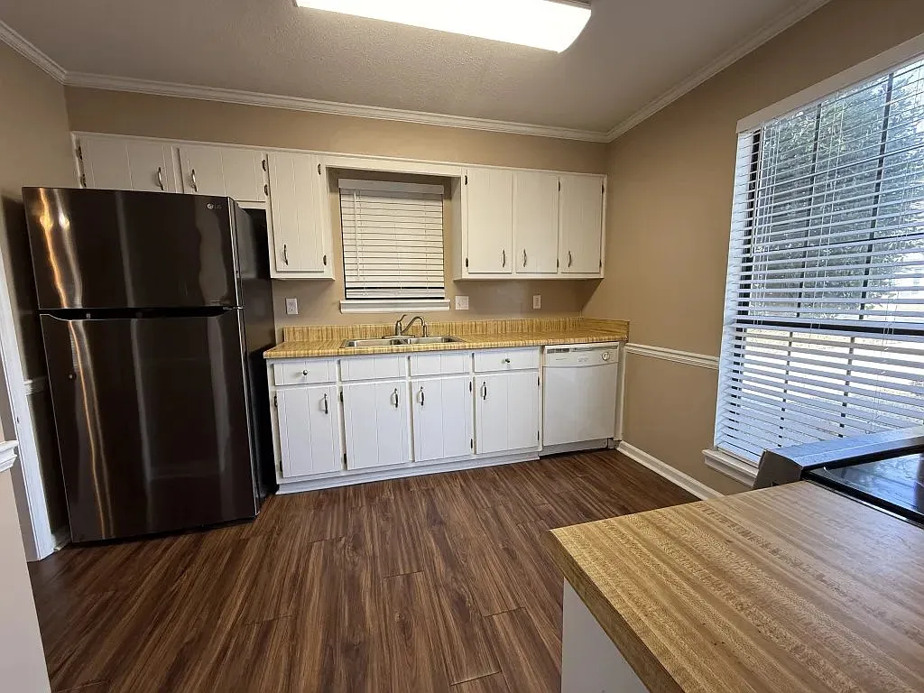 4082 Spencer Street - 1 — Photo 2