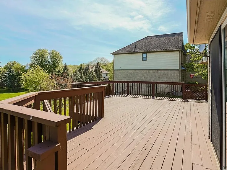 9140 Countrywood Dr — Photo 6