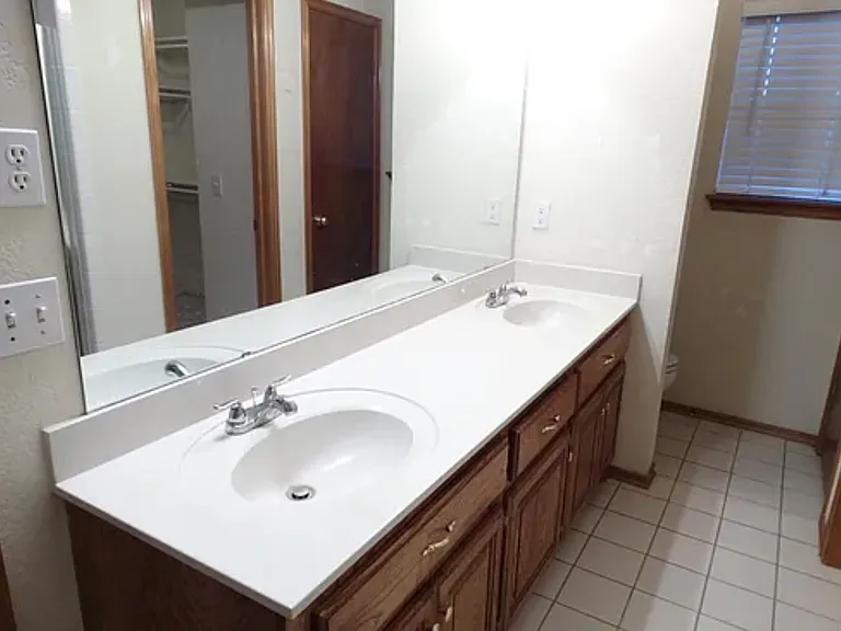 8812 NW 85th Pl — Photo 10