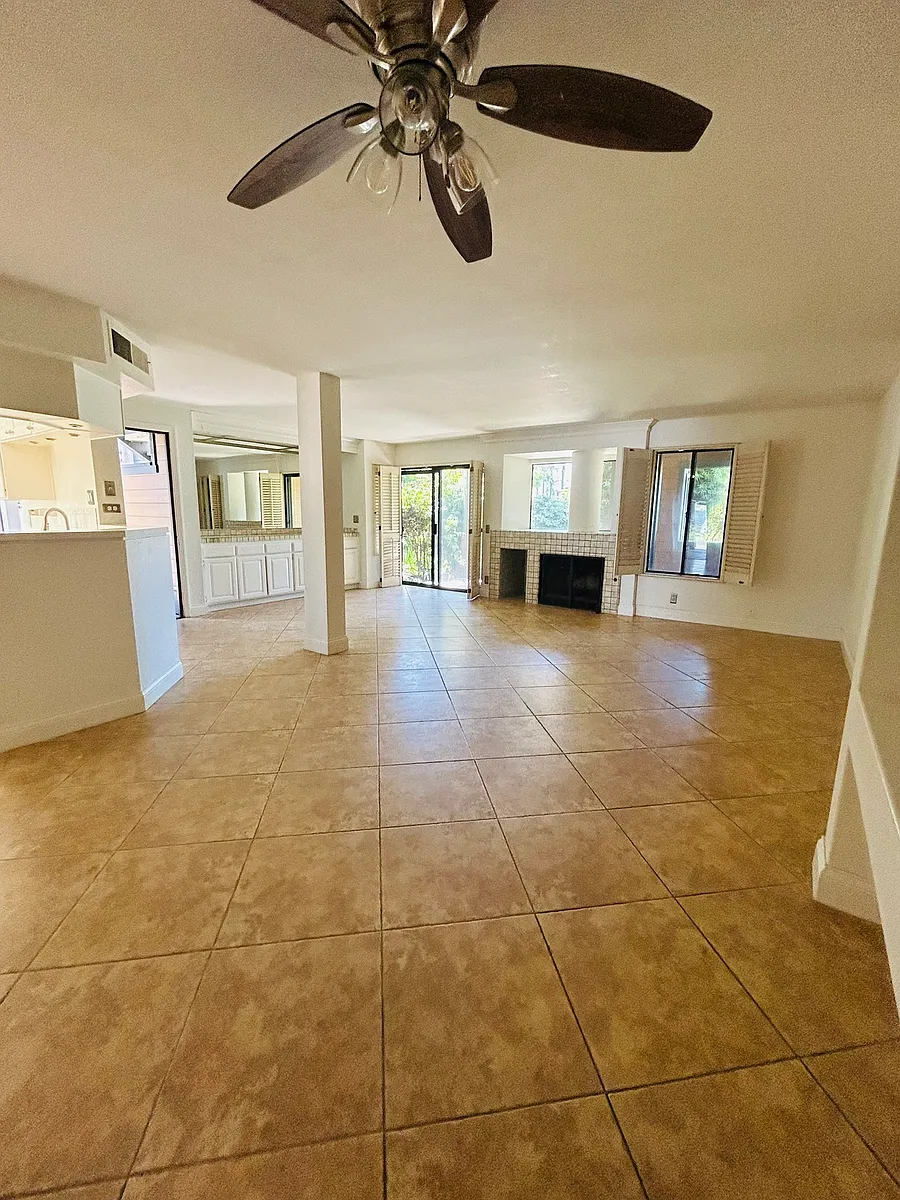 Building Photo - 4009 Layang Layang Cir #A