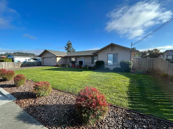 2534 W School St, Fortuna, CA 95540