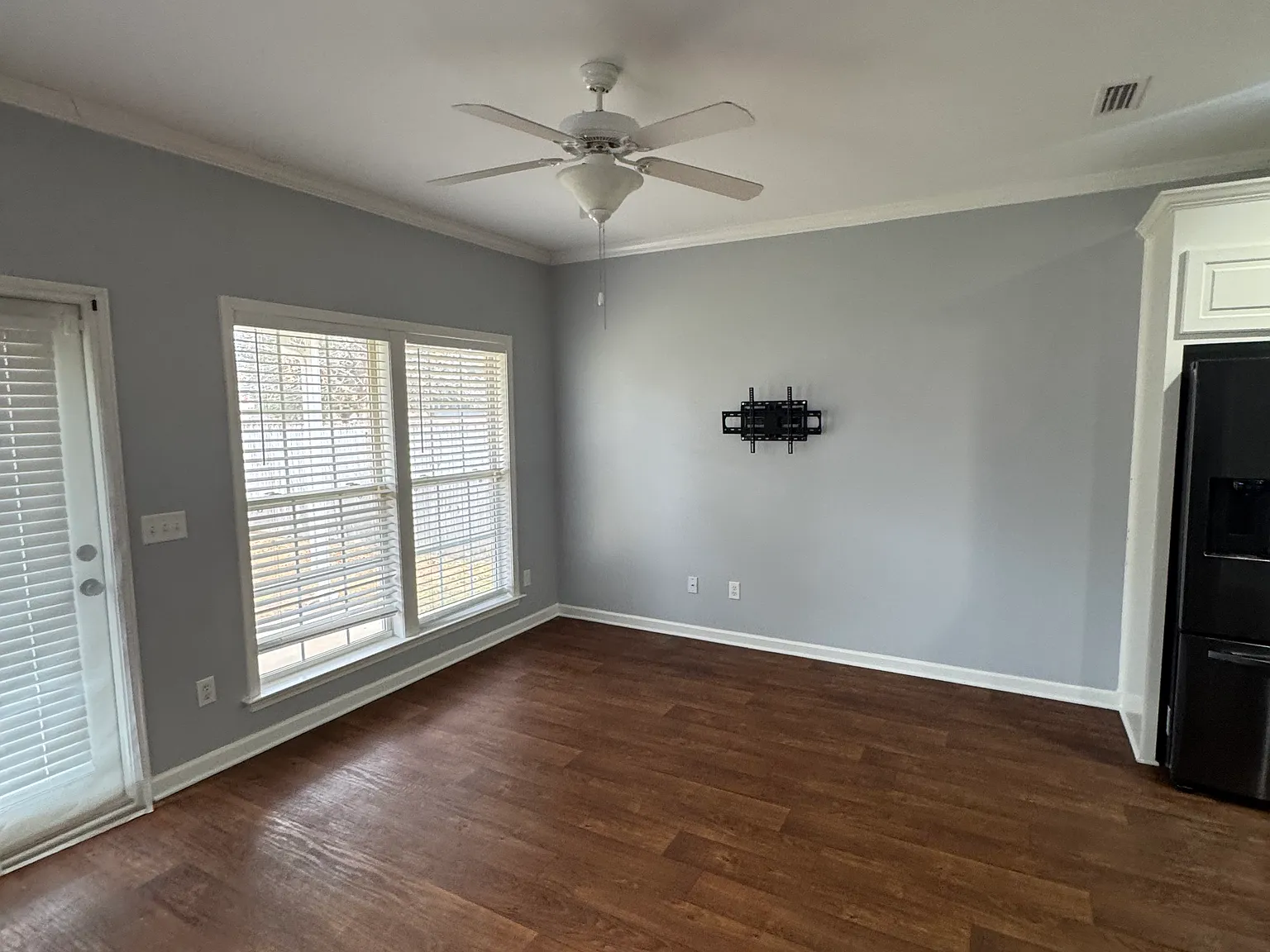 3 bed, 1422 sqft, $1,700 — Photo 3