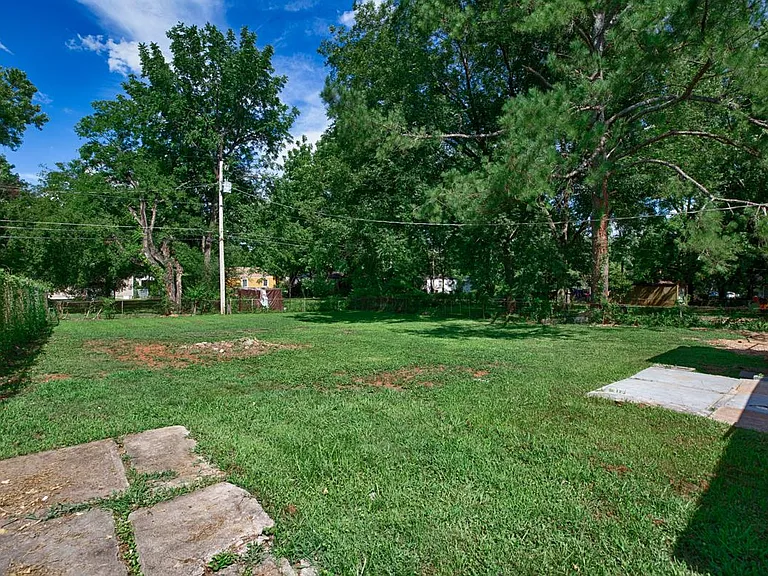 908 Fairway Dr NW — Photo 4