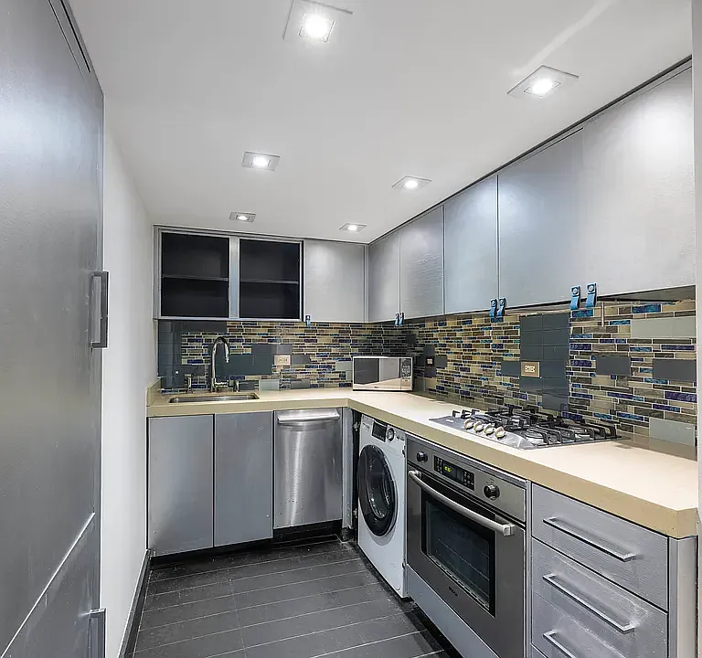 254 Park Ave S #4R