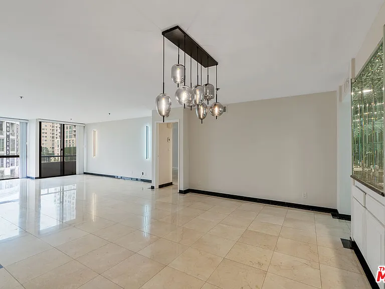 10660 Wilshire Blvd #703 — Photo 8