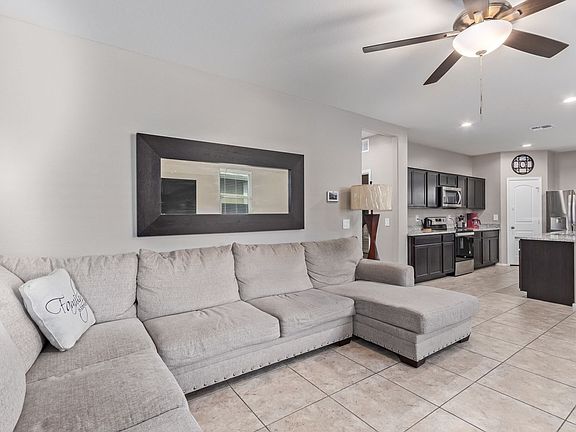 3rd image of 36606 W Santa Monica Ave