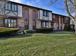 1416 Maplecrest Dr #J, Austintown, OH 44515