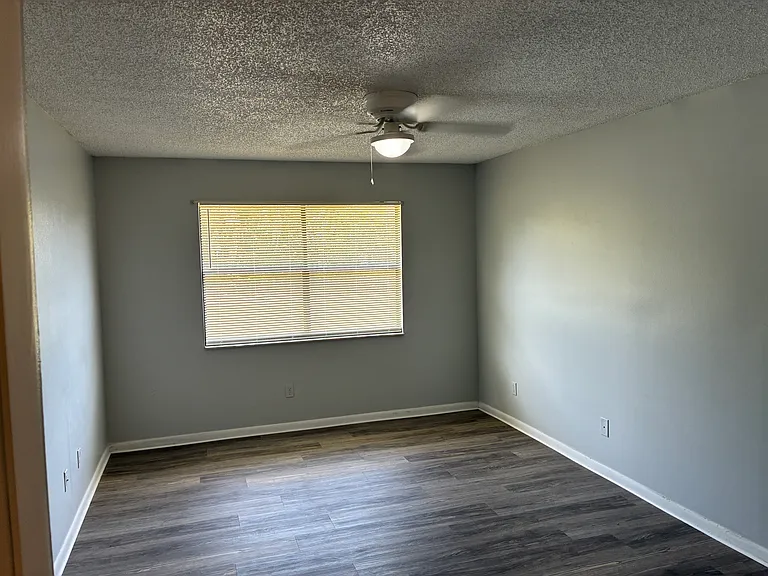 2130 W Silver Hill Ln — Photo 9