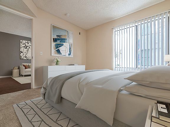 4th image of 900 S Irolo St #209