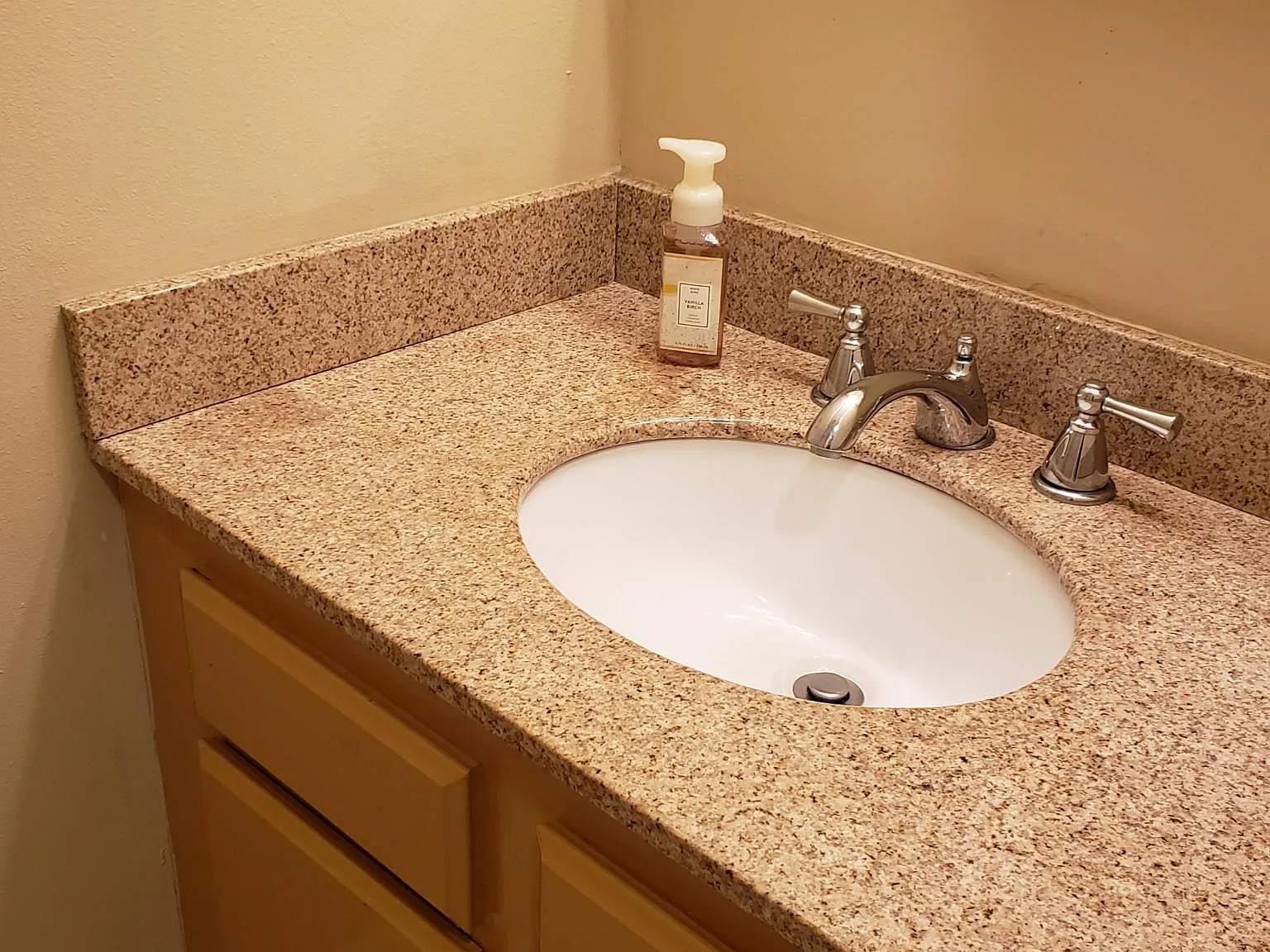 2 bed, 1.5 bath, 1070 sqft, $1,200 — Photo 2