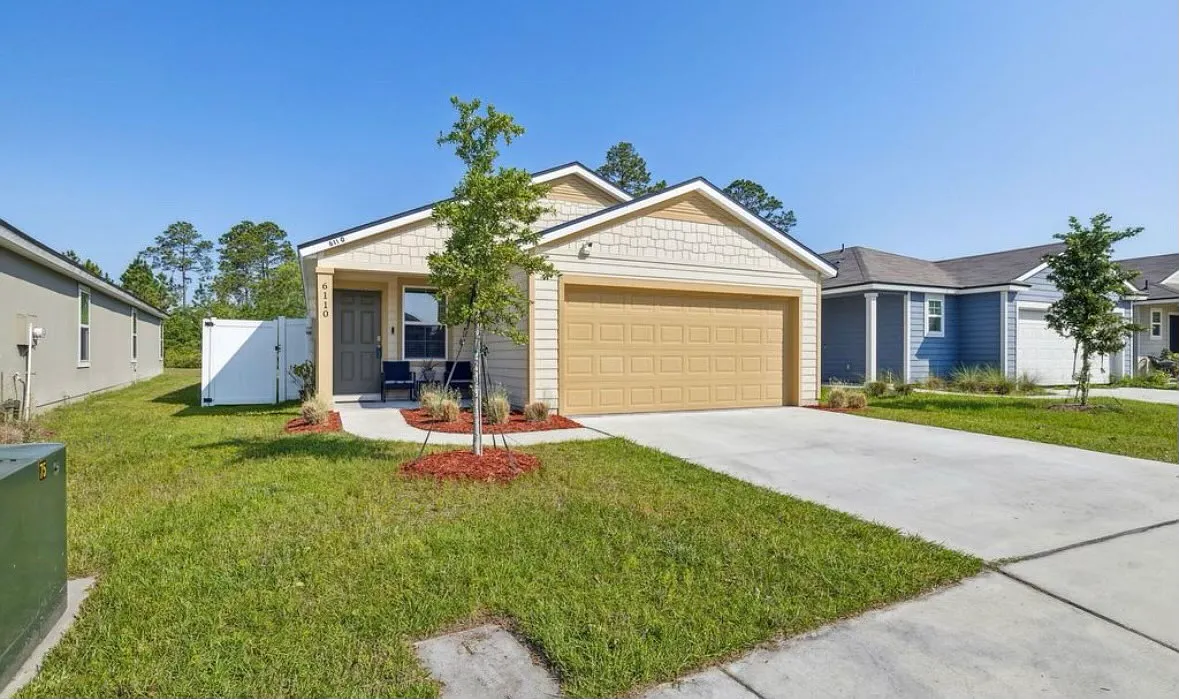 3 bed, 1395 sqft, $1,800 — Photo 1