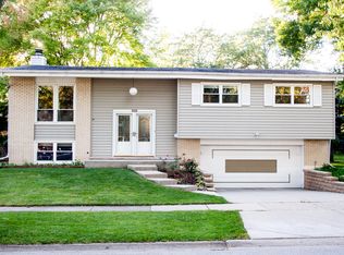 1306 N Pine Ave, Arlington Heights, IL 60004