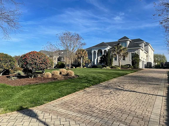 2909 Estates Dr — exterior photo