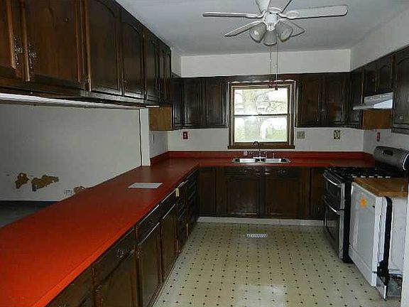 4th image of 110 N Main St