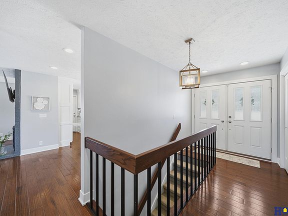 3rd image of 7215 S Hampton Rd