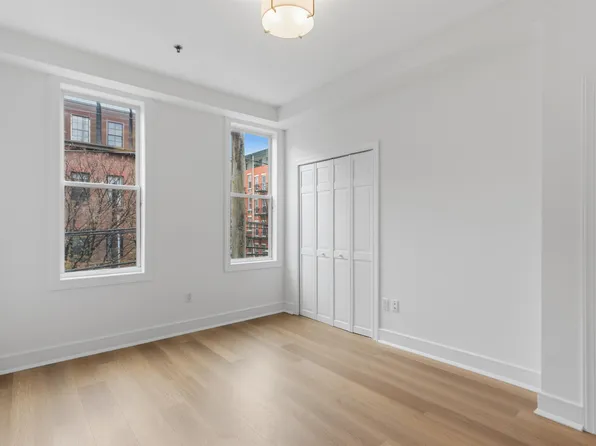 60 Madison Street image 12 of 14