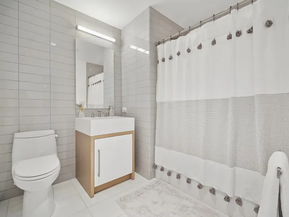 75 Park Lane South image 22 of 45