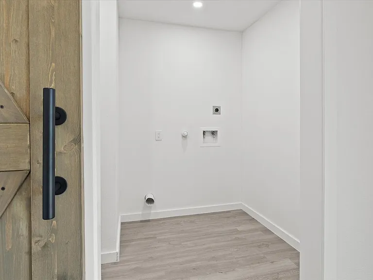 317 E Wright Blvd — Photo 19