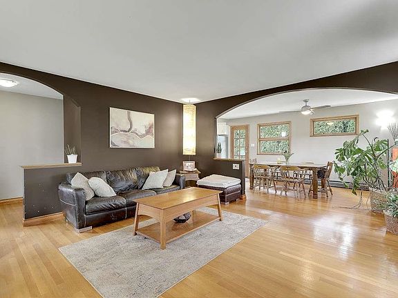 5th image of 10977 Wren Cres