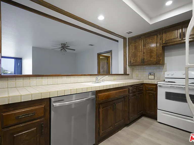 880 W 1st St #306 — Photo 3