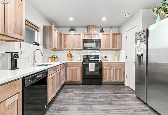 4th image of 253 Merrick Ave
