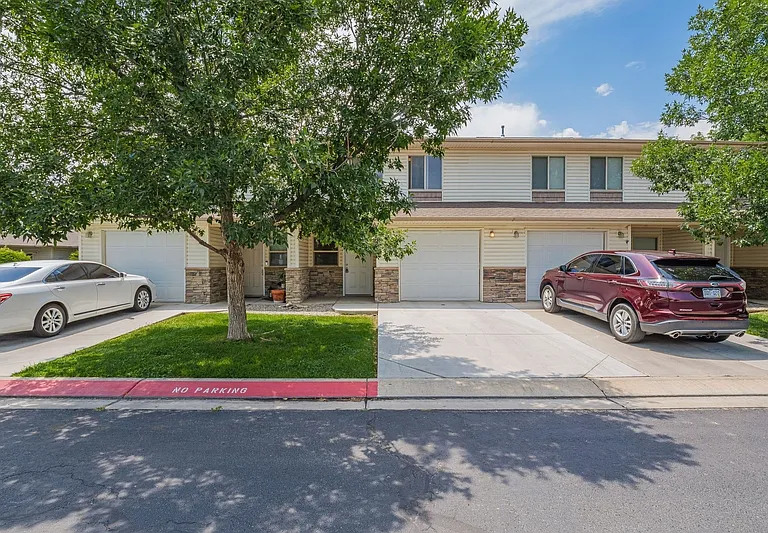 2475 Theresea Ln — Photo 1