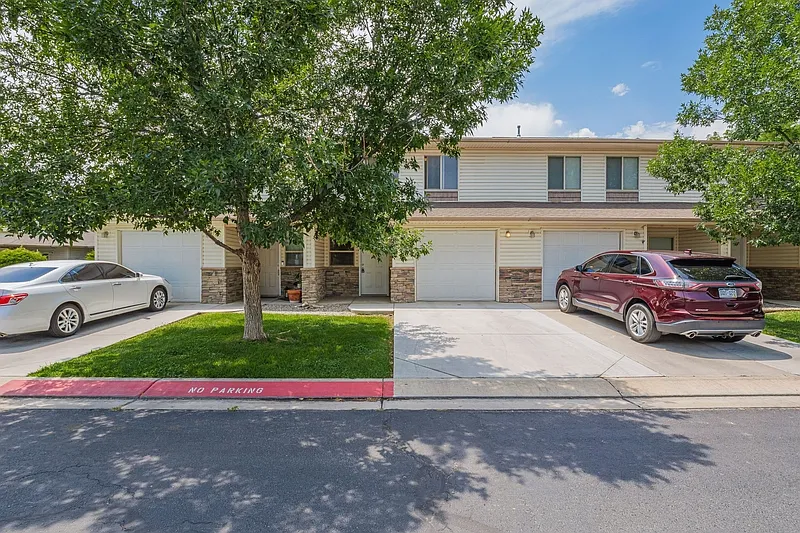 2475 Theresea Ln
