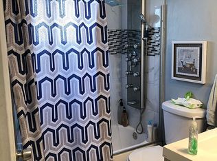 252 4th St, Newark, NJ 07107