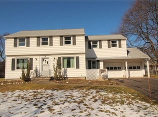 94 Minocqua Dr, Rochester, NY 14617