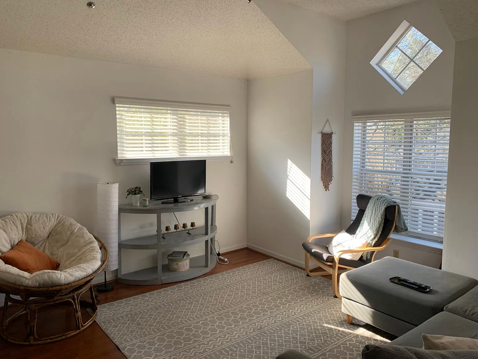 2 bed, 1095 sqft, $2,400 — Photo 2