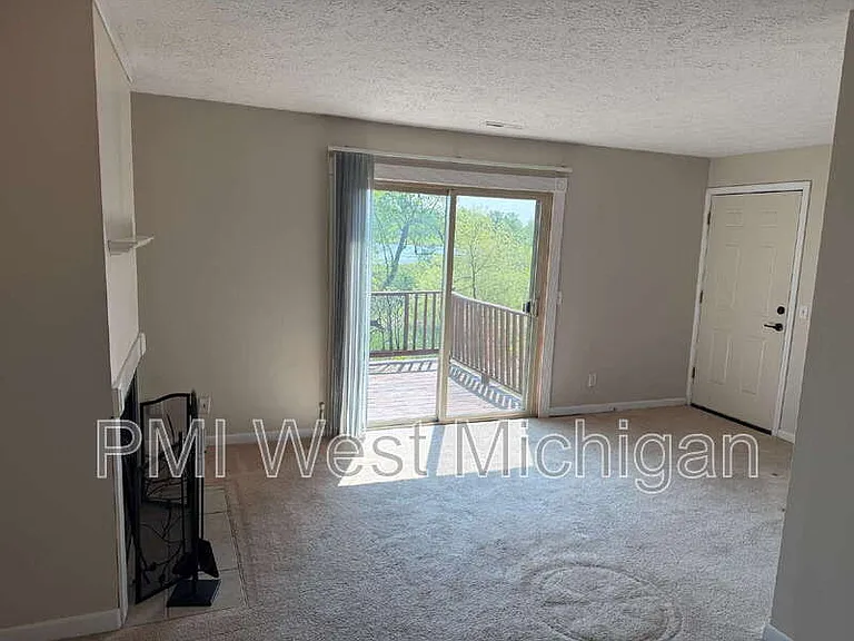5864 Shaw St #3 — Photo 8